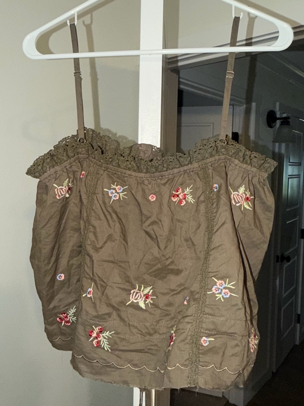 POL Embroidered Floral Button Front Cami Tank Top Boho NWOT Cottagecore - Picture 8 of 9
